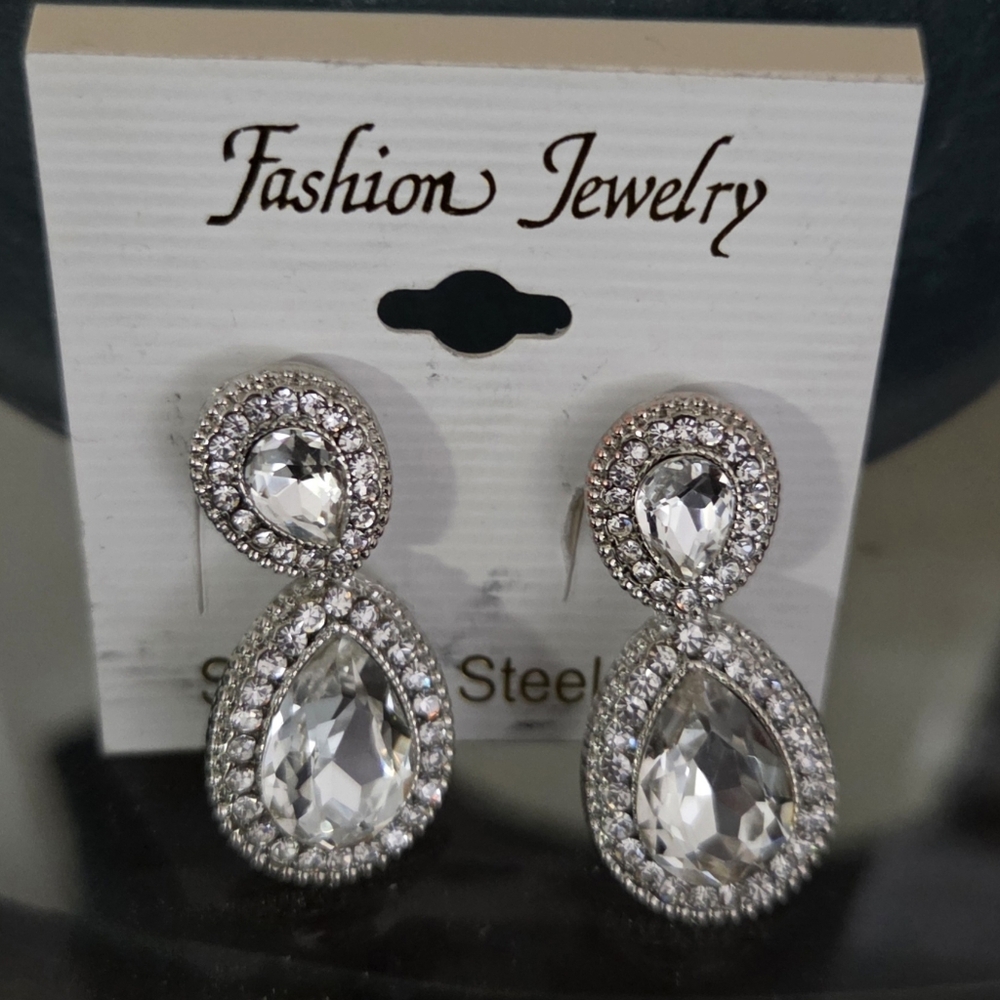 Fashion Jewelry Silver Teardrop Earrings